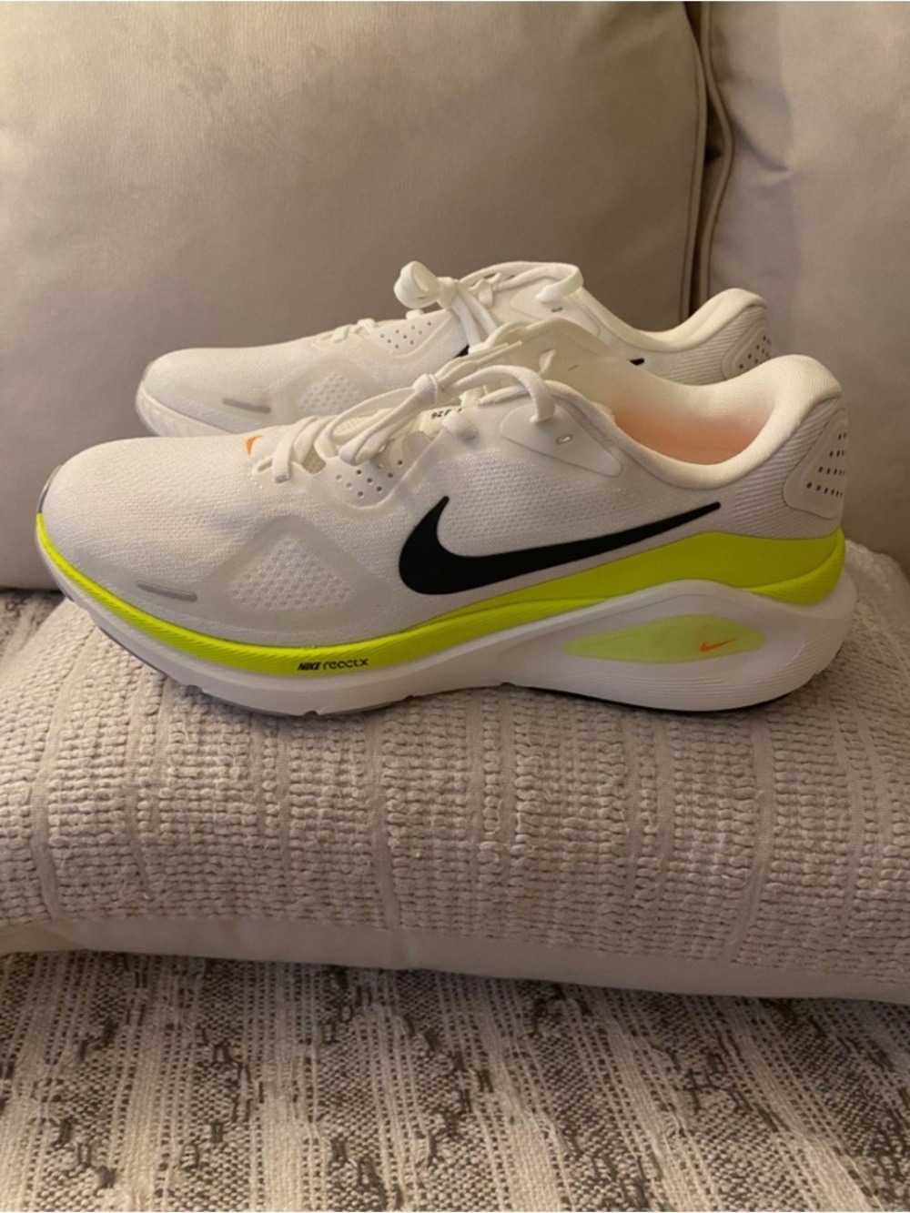 New Men's Nike Structure 26 Running Shoes Summit White Volt 12.5 HJ1102-103